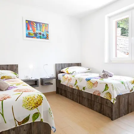 White Stone House * Pucisca