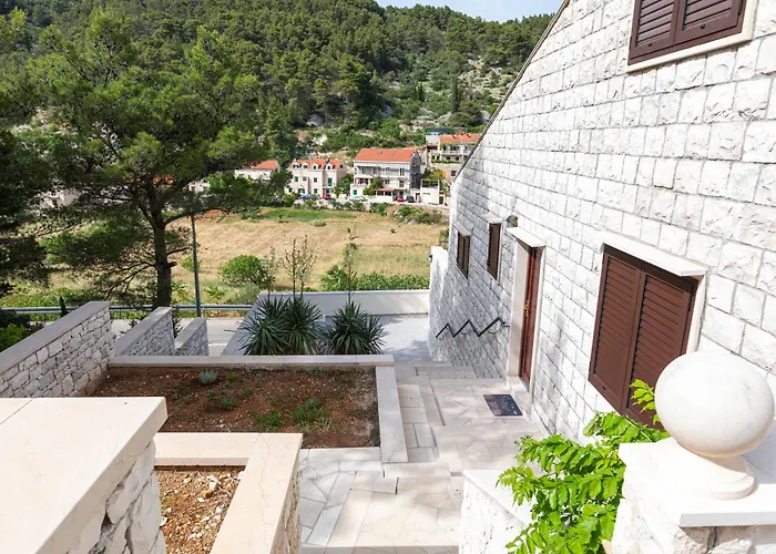 White Stone House Vila Pucisca