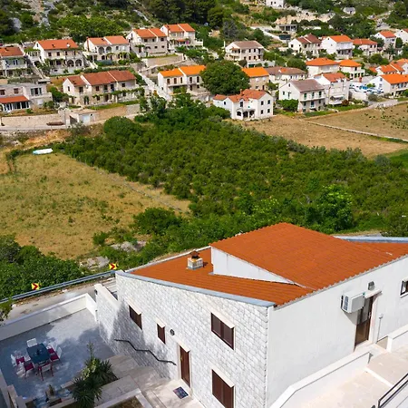 Vila White Stone House *