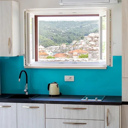 White Stone House Vila Pucisca