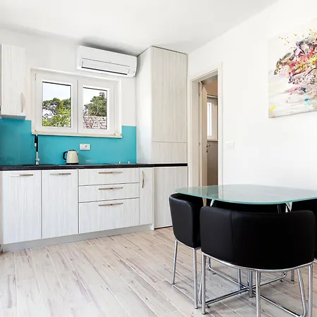 White Stone House * Pucisca