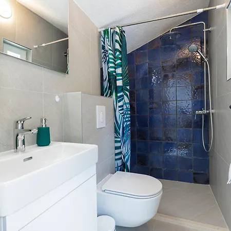 Vila White Stone House Pucisca