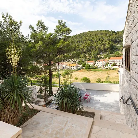 White Stone House Pucisca