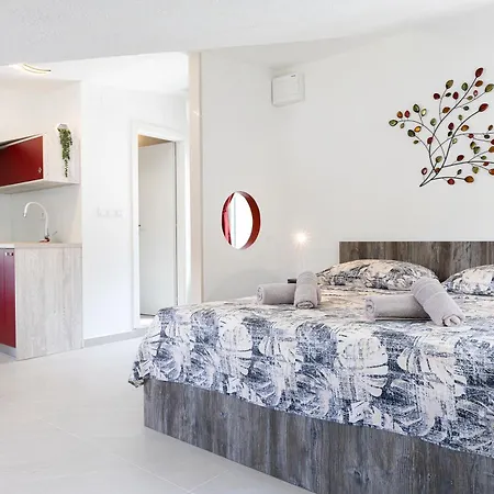 Vila White Stone House *