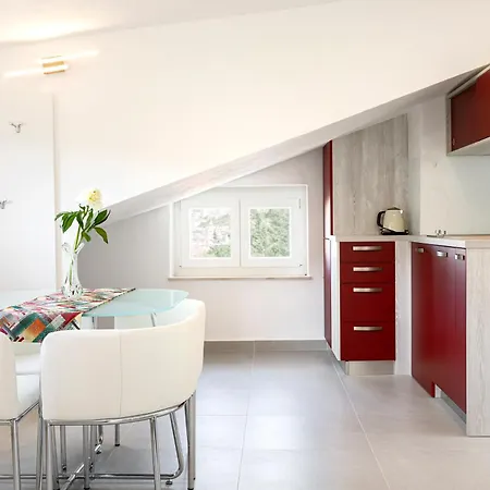 White Stone House * Pucisca