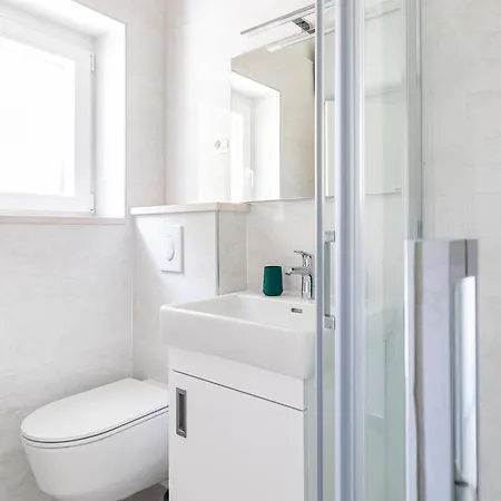 White Stone House Pucisca