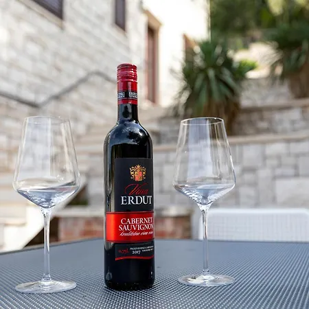 White Stone House * Pucisca