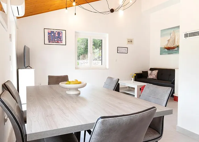 White Stone House * Pucisca