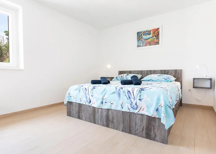 White Stone House Pucisca