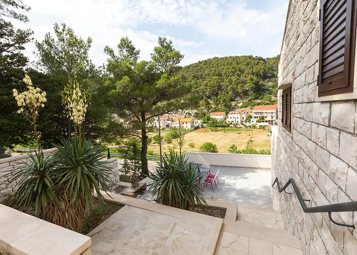 White Stone House Pucisca