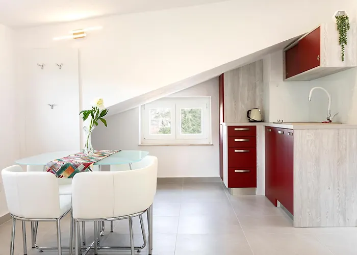 White Stone House * Pucisca