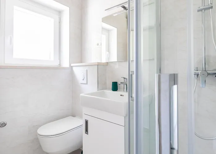 White Stone House Pucisca